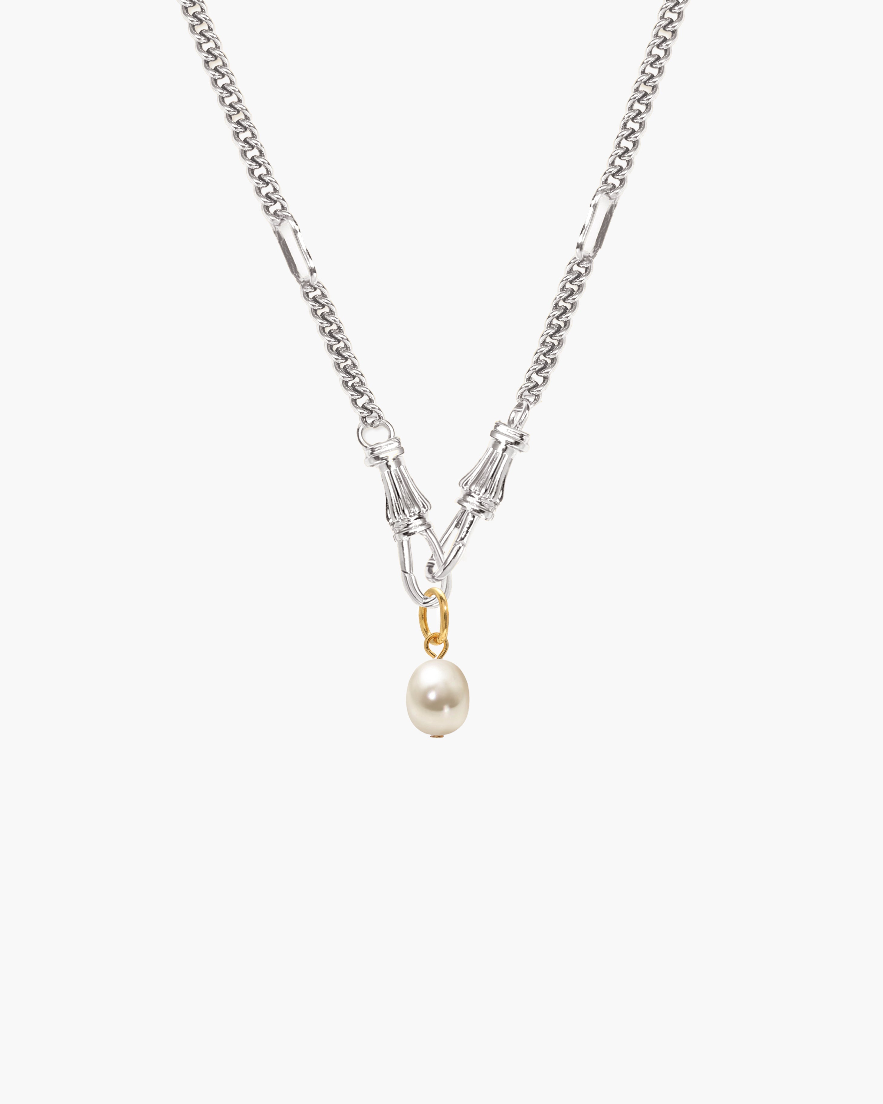 Deco Clasp Chain Necklace in Gold