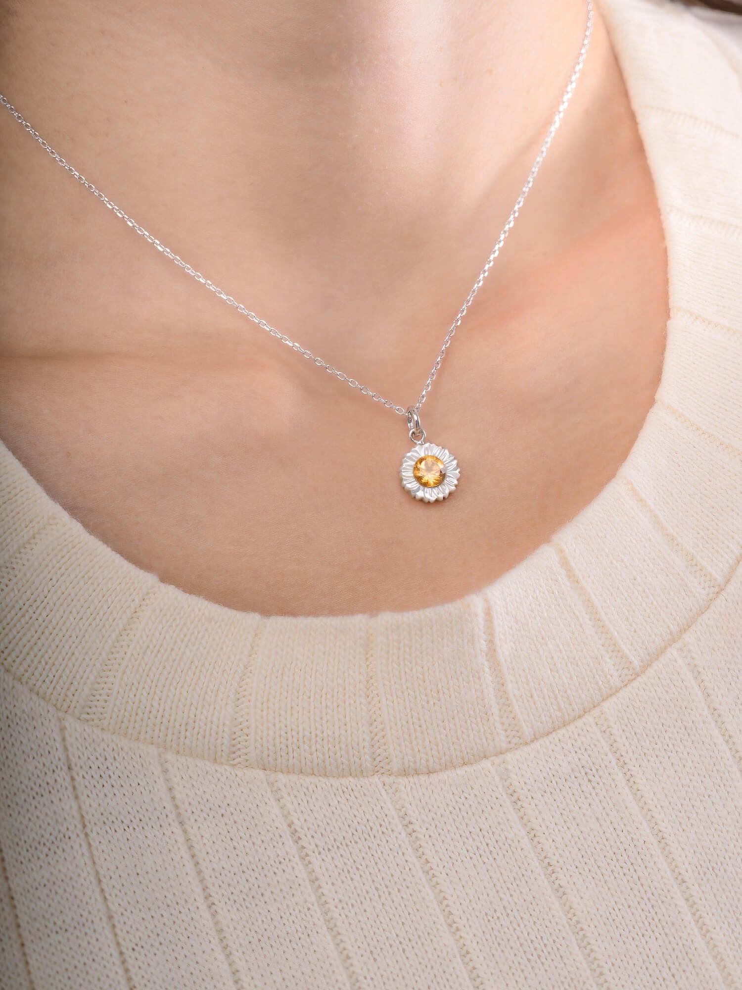 Carved Daisy Necklace