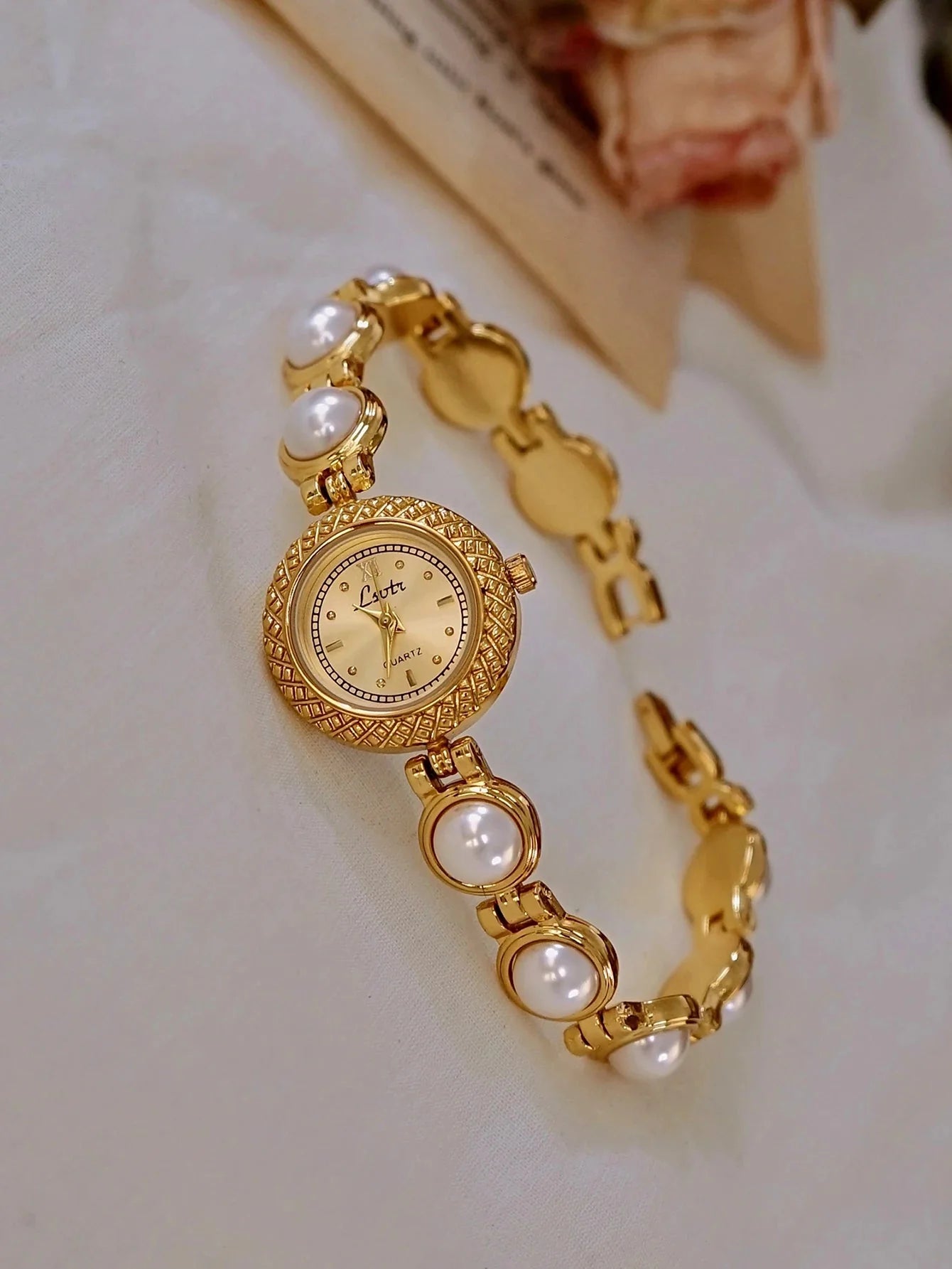 Anara Pearl Watch