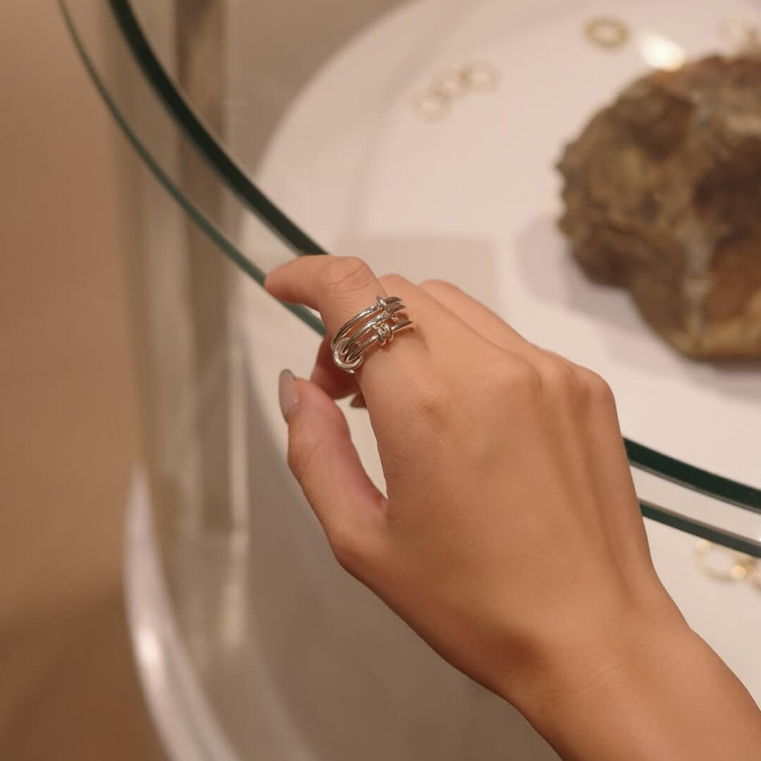 Aura Plain Interlocking Ring