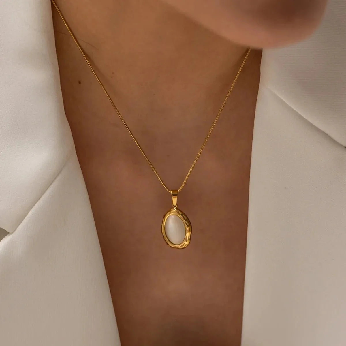 Catalina Oval Pearl Pendant Necklace
