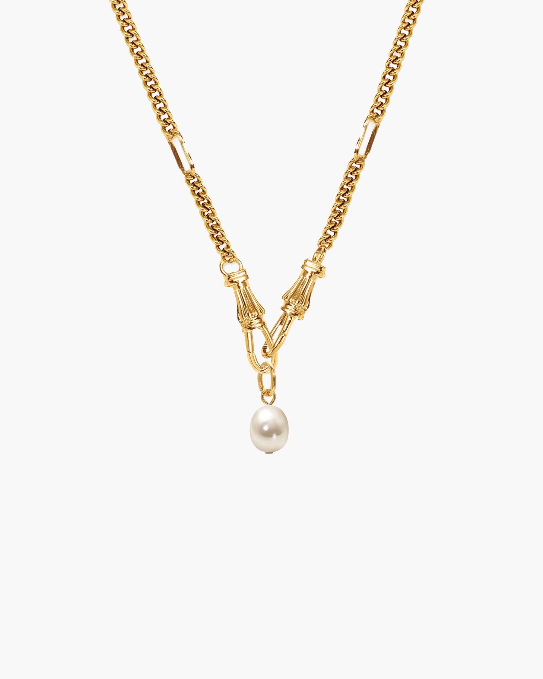 Deco Clasp Chain Necklace in Gold