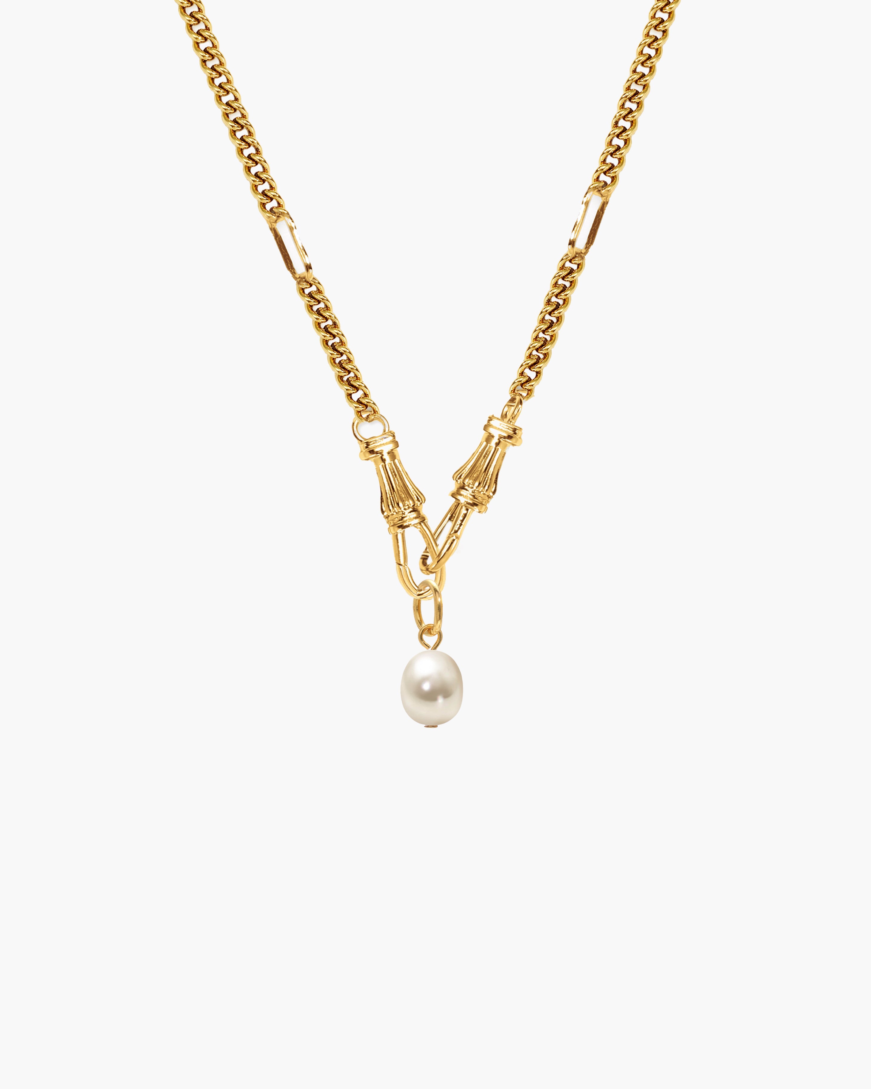 Deco Clasp Chain Necklace in Gold