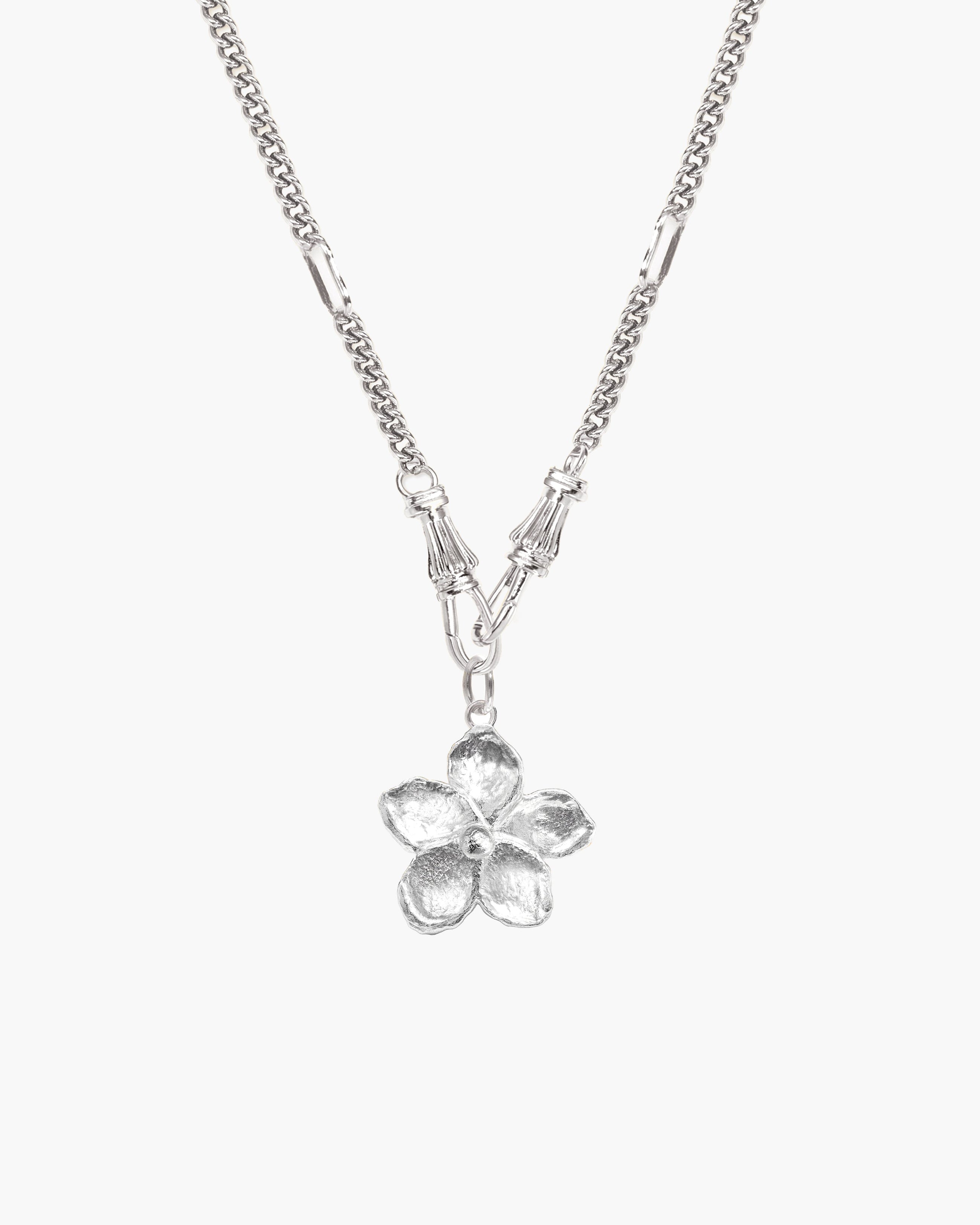Deco Clasp Chain Necklace in Gold