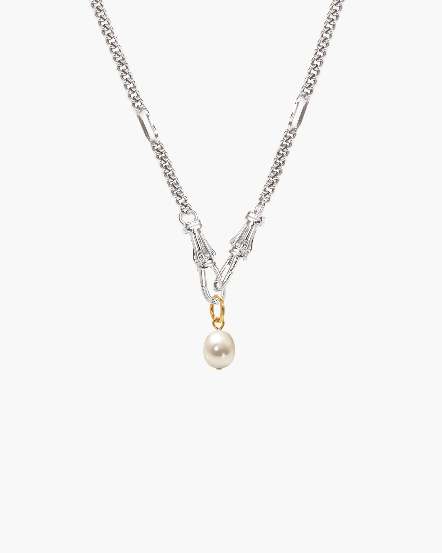 Deco Clasp Chain Necklace in Gold