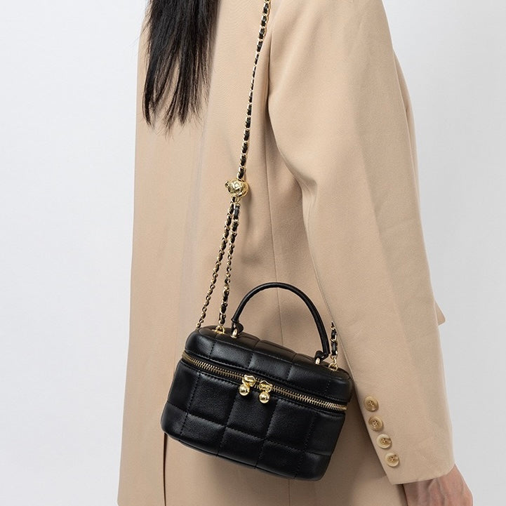 Women's Genuine Leather Textured Chain Shoulder Bag