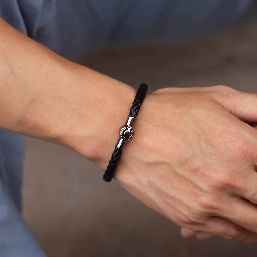 Minimalist Magnetic Leather Bracelet For Men Casual Accessories Customizable Size Black Bangle Pulsera Hombre Hiphop Rock Joias