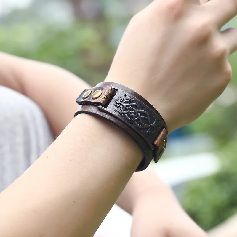 Retro Totem Pattern Cowhide Leather Buckled Wristband Bracelet For Men Handmade Adjustable Bracelet Punk Accessories Couple Gift
