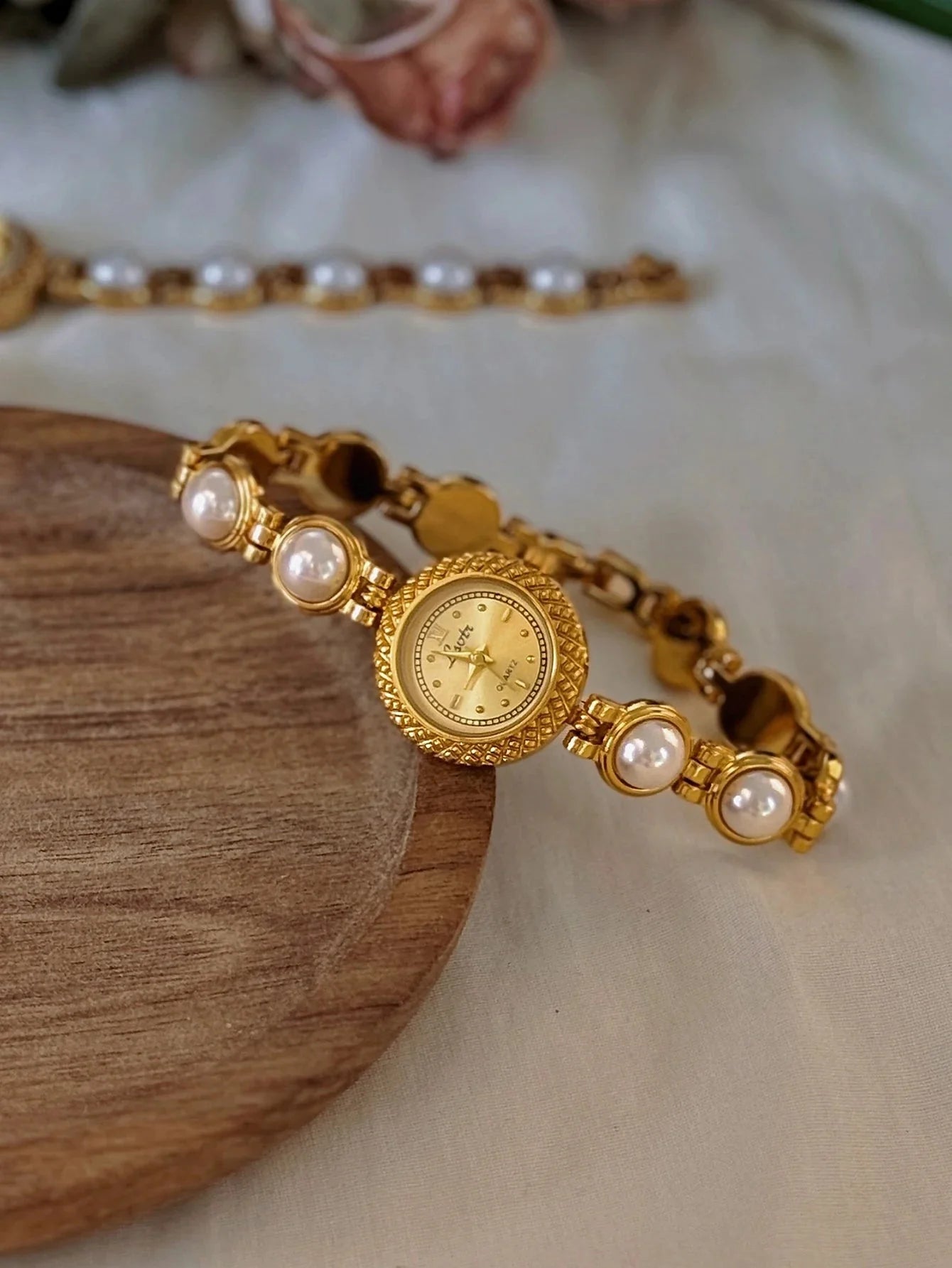 Anara Pearl Watch
