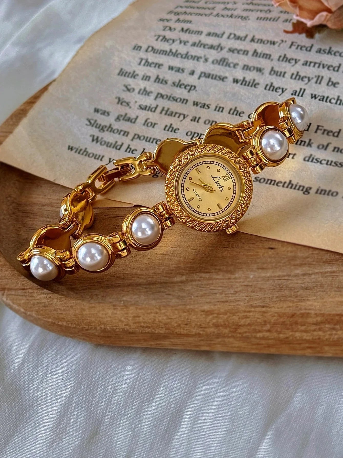 Anara Pearl Watch