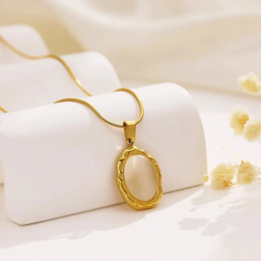 Catalina Oval Pearl Pendant Necklace