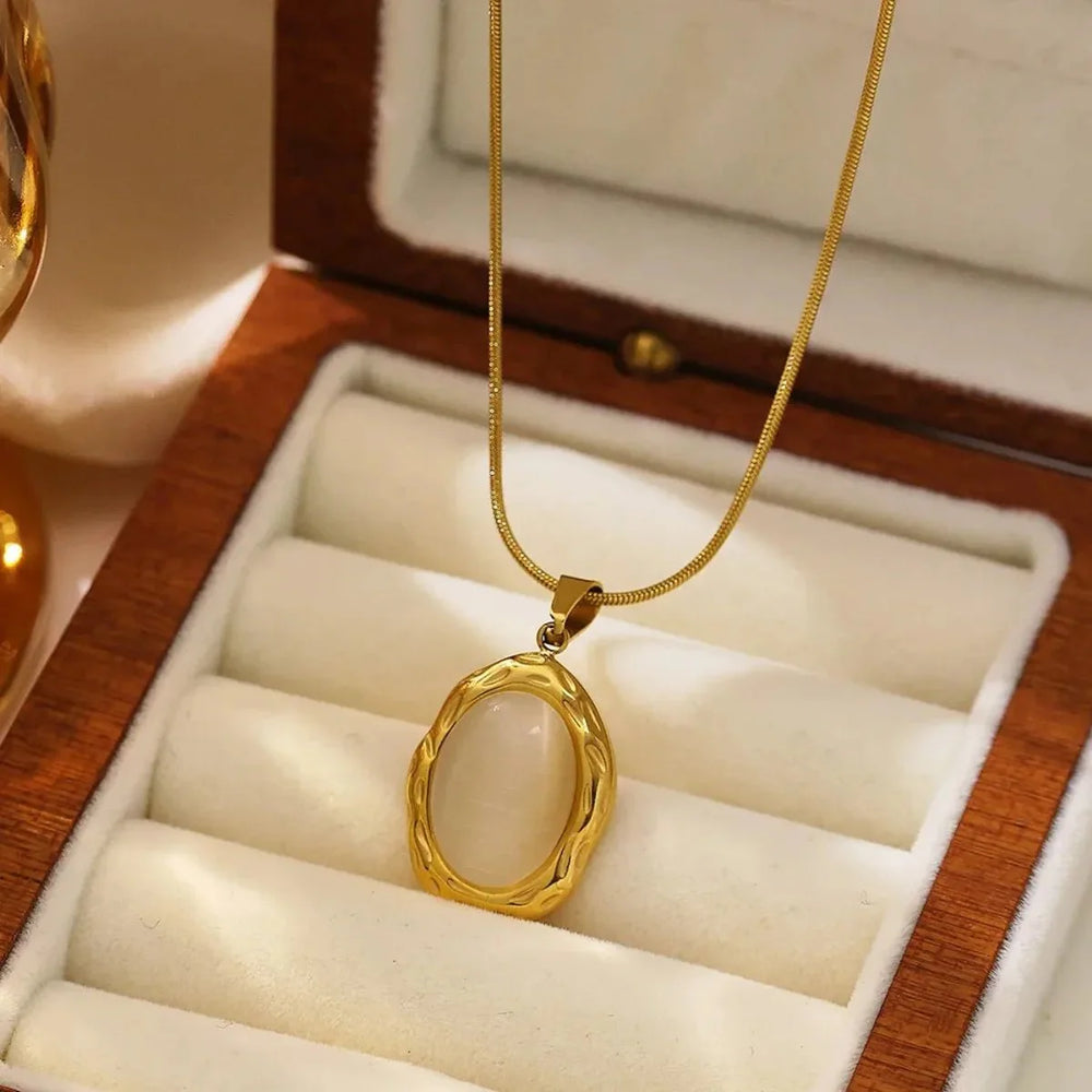 Catalina Oval Pearl Pendant Necklace