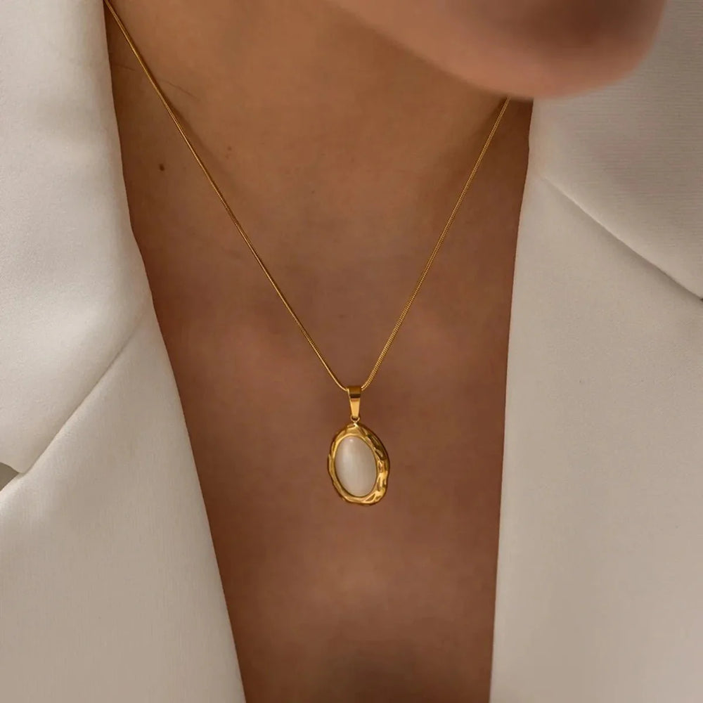 Catalina Oval Pearl Pendant Necklace