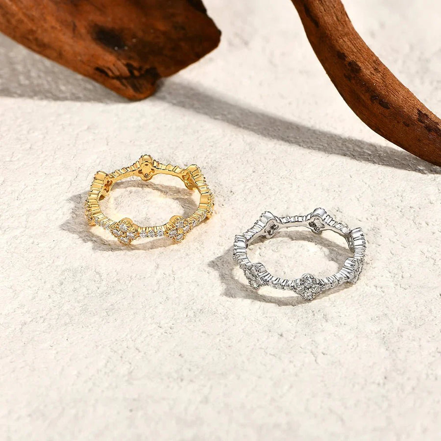 Feliz Zirconia Ring