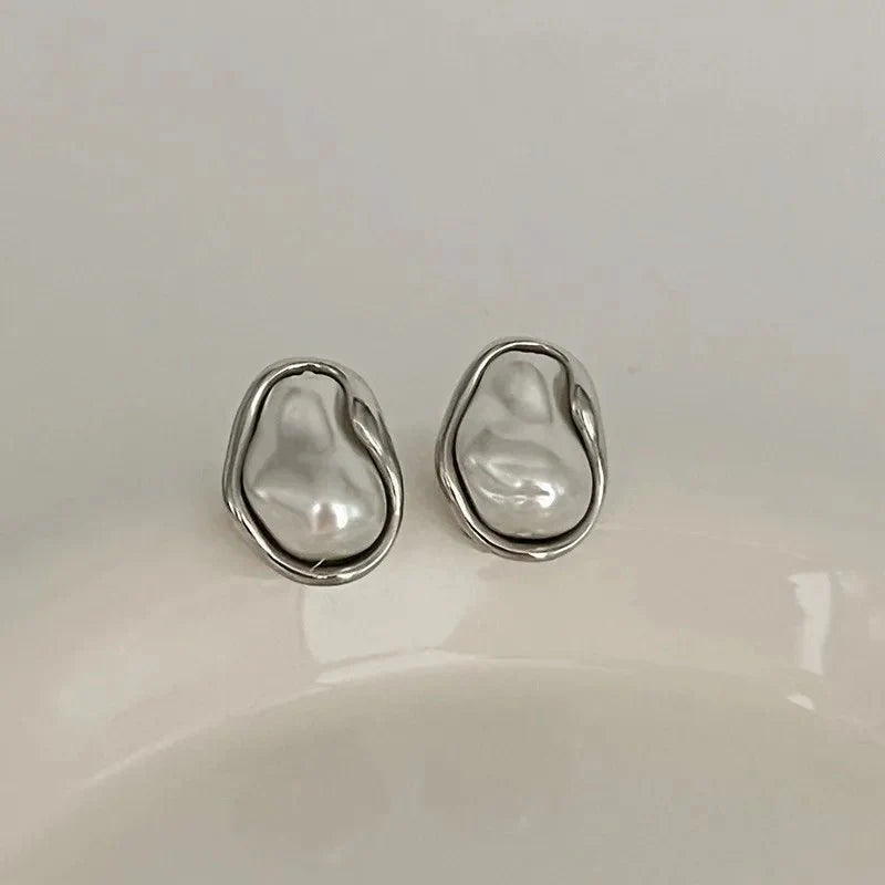 Ivy Vintage Pearl Earrings