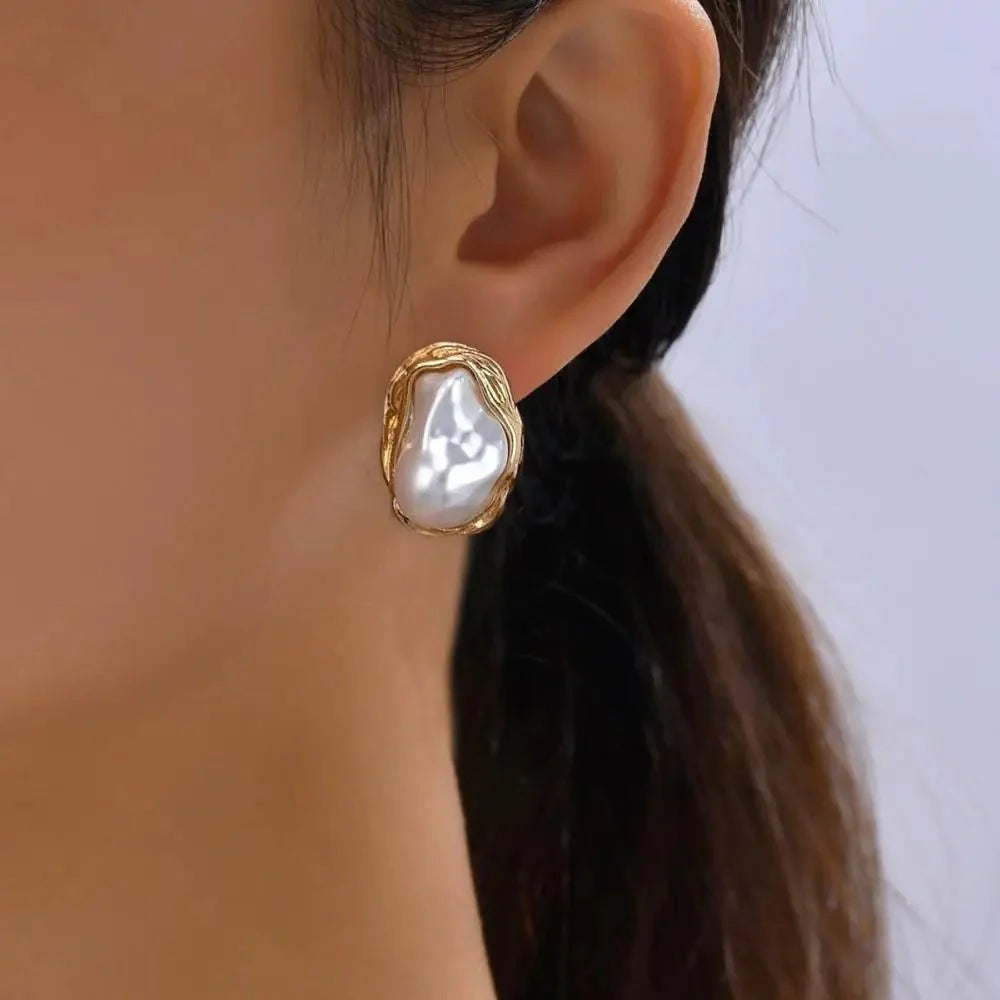 Ivy Vintage Pearl Earrings