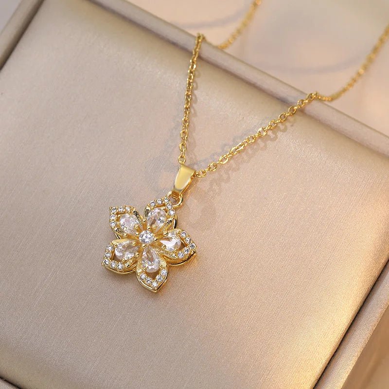 Mia Flower Pendant Necklace