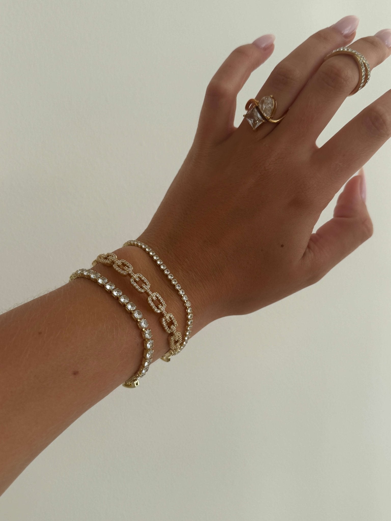Round Cut Zirconia Tennis Bracelet